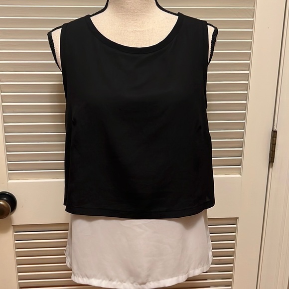 91. The Limited Tunic in Black and White - Picture 12 of 12